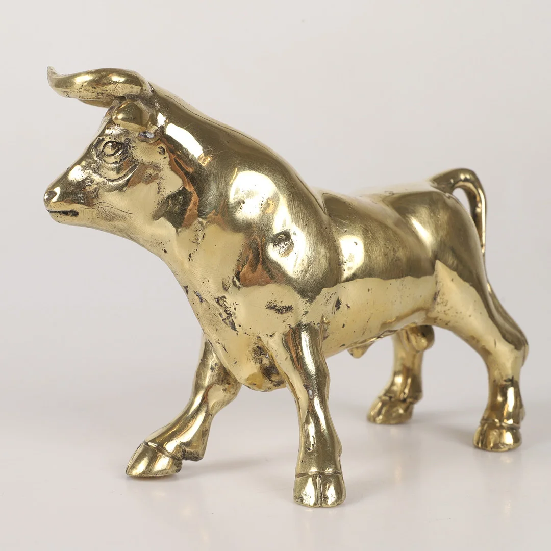 ANDREAS WARGENBRANT. Skulptur, "El Bull, Bull or bear", förgylld brons, gjuten stämpel och signatur. — Sculptures & Bronzes — Helsingborgs Auktionskammare