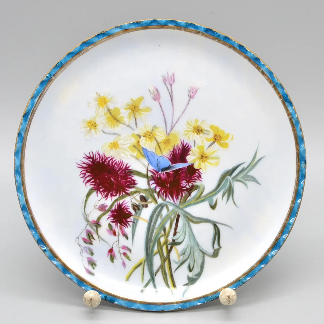 HANDBEMALTER TELLER, BLUMEN, PORZELLAN, GOLDRAND, FRÜHES 20. JAHRHUNDERT. — European — Kunst- und Auktionshaus Kleinhenz