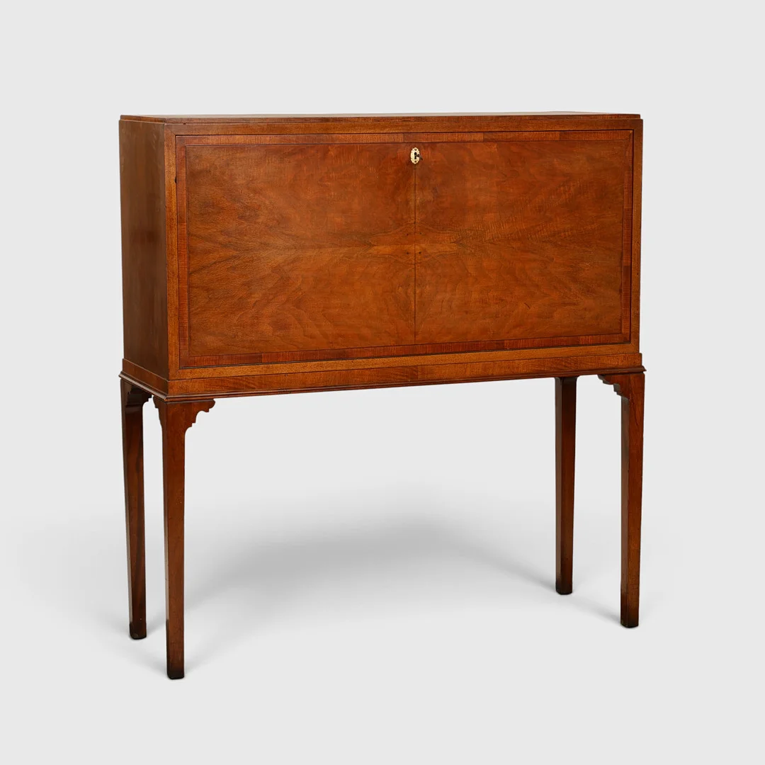 Sekretær af mahogni og nøddetræ, 1920-30'erne, Danmark. — Cupboards, Cabinets & Shelves — Palsgaard Kunstauktioner