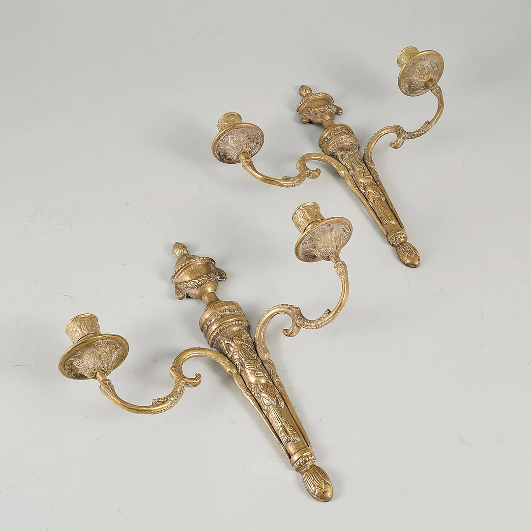 APPLIQUER 1 par mässing, Gustaviansk stil, 1900-tal. — Candlesticks — Metropol Auktioner