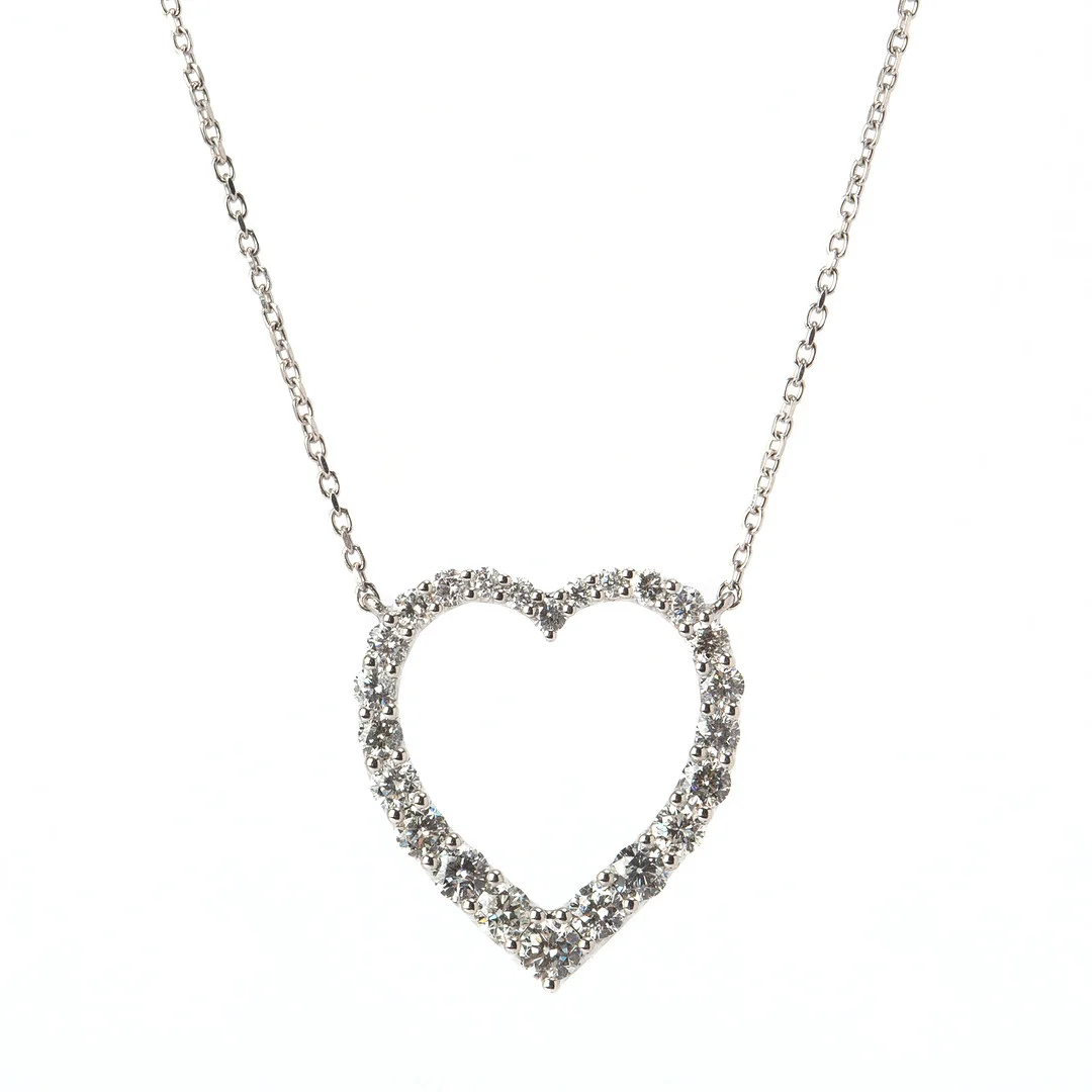 COLLIER, 18K vitguld med briljantslipade diamanter, totalt ca 1.11 ct. — Brooches & Pendants — Stockholms Auktionsverk Göteborg