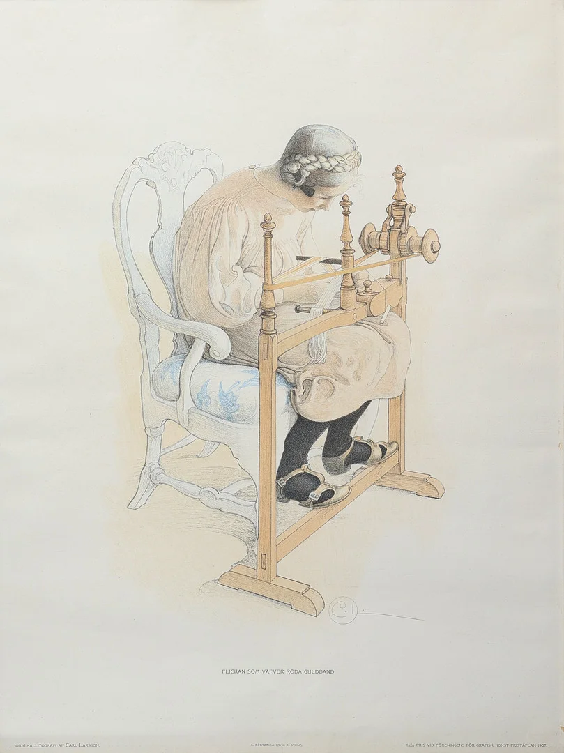 CARL LARSSON. "Flickan som väver röda gullband", färglitografi, monogramsignerad i trycket. — Engravings & Prints — Gomér & Andersson Jönköping