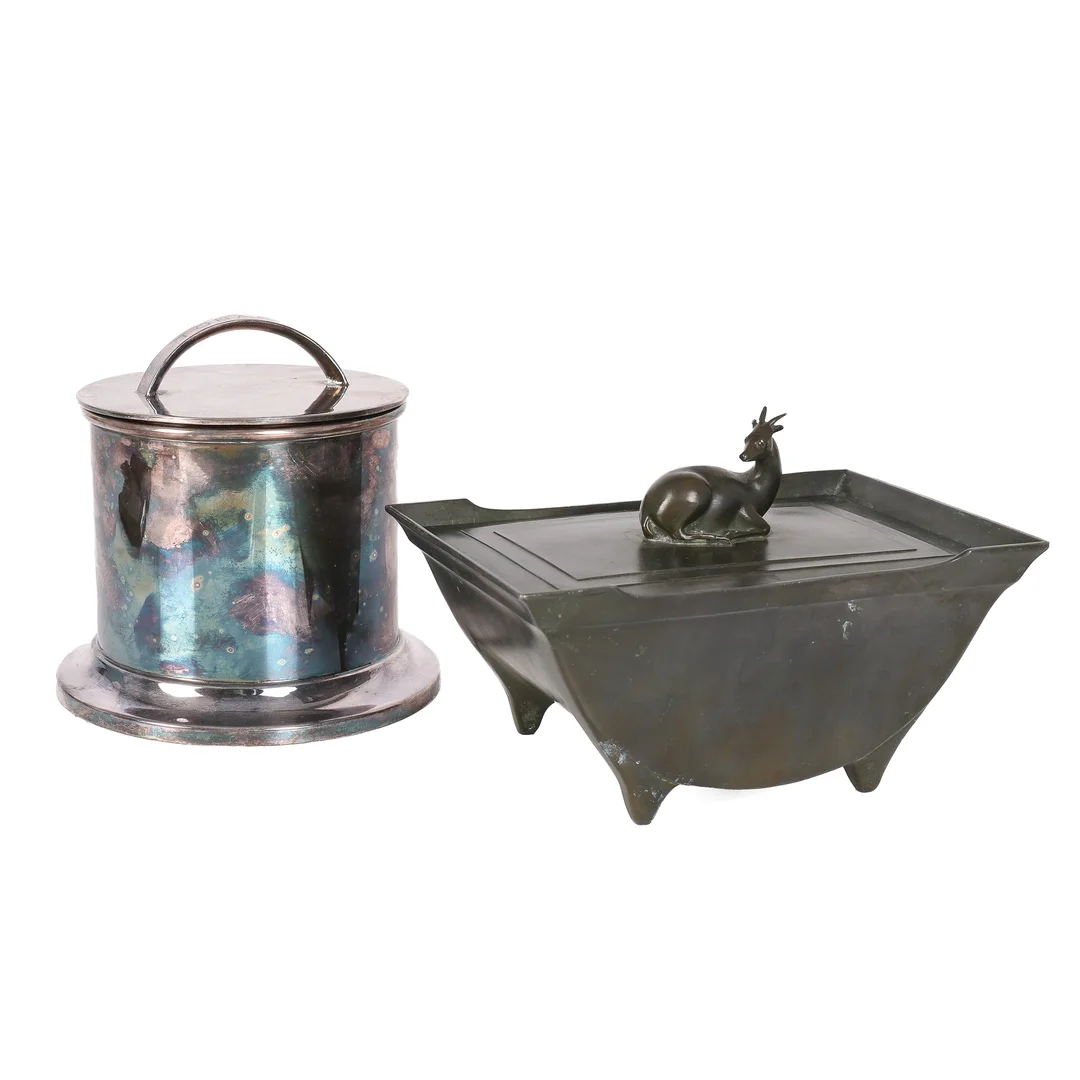 Just Andersen and Mappin & Webb: Two tobacco boxes of patinated disco metal and Sheffield silver plated. (2) — Hobby and collectibles/Collectibles — Lauritz