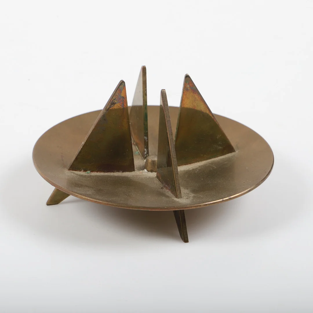PIERRE FORSELL. LJUSSTAKE, "Nr 20", mässing, Skultuna. — Candlesticks — Helsingborgs Auktionskammare