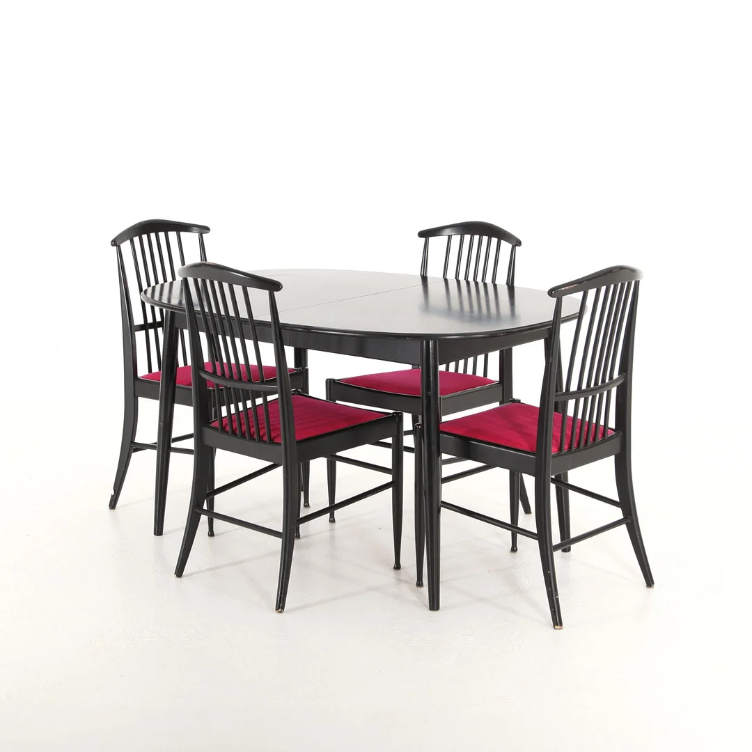 KERSTIN HÖRLIN-HOLMQUIST. 1925-1997. Matbord med 4 stolar, 220 cm långt, "Charlotte", Asko Finland. — Dining tables — Auktionsverket Engelholm
