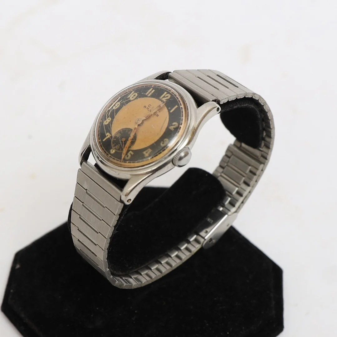 HERRARMBANDSUR, "City" Bravur, omkring 1900-talets mitt, stålboett, med armband av stål. — Wristwatches — Falun Auktionsbyrå