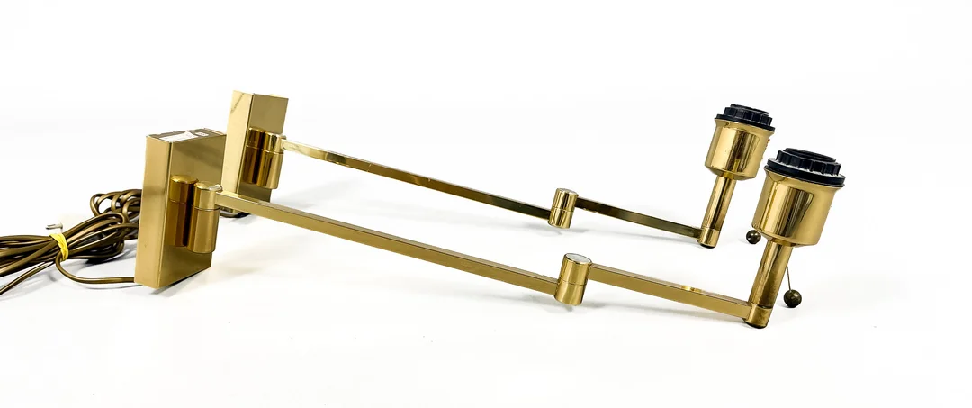 VÄGGLAMPOR, ett par, mässing, Hövik, Norge. — Wall Lights — Auktionshuset STO Bohuslän