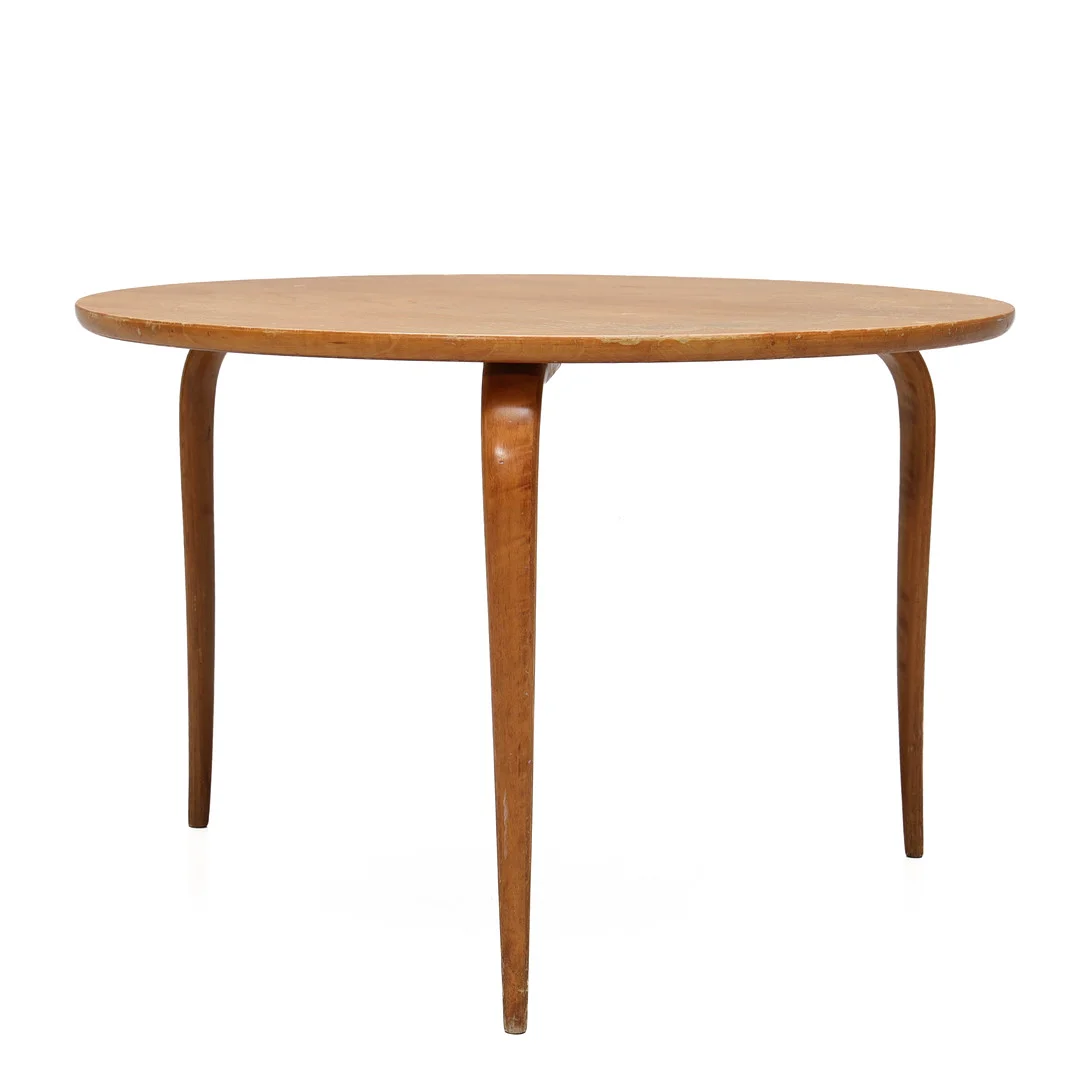 BRUNO MATHSSON. Soffbord, "Annika", Firma Karl Mathsson, 1940. — Tables — Auktionsmagasinet Vänersborg
