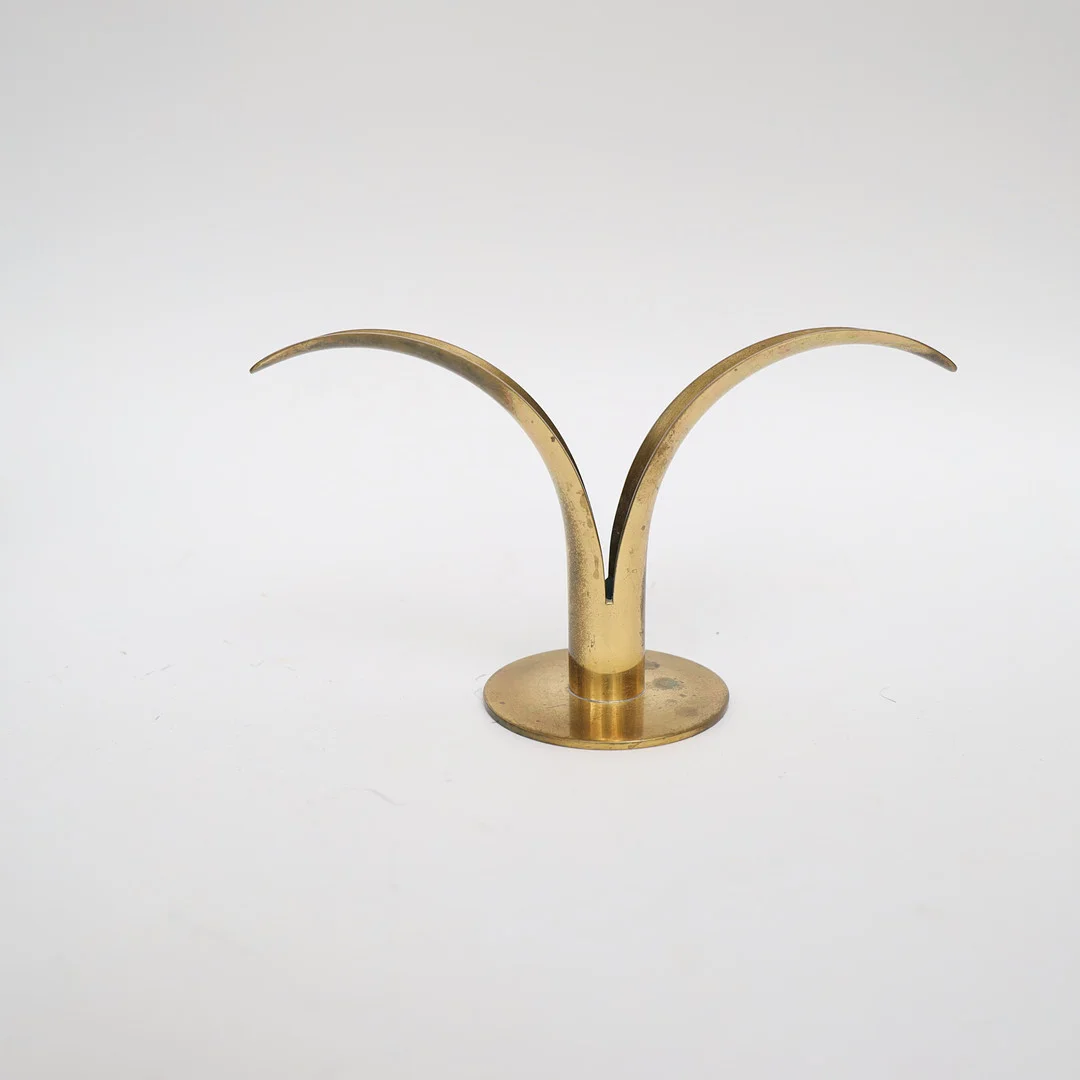 IVAR ÅHLENIUS BJÖRK. Ljusstake "Liljan" Ystad metall, mässing, stämplad. — Candlesticks — Falun Auktionsbyrå