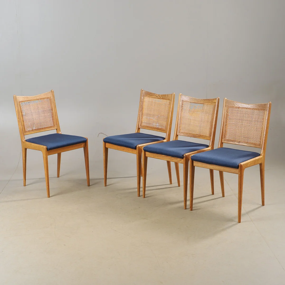 KARL ERIK EKSELIUS. Stolar, 4 stycken, ek och rotting, JOC, Vetlanda, 1900-talets mitt. — Armchairs & Chairs — Helsingborgs Auktionskammare