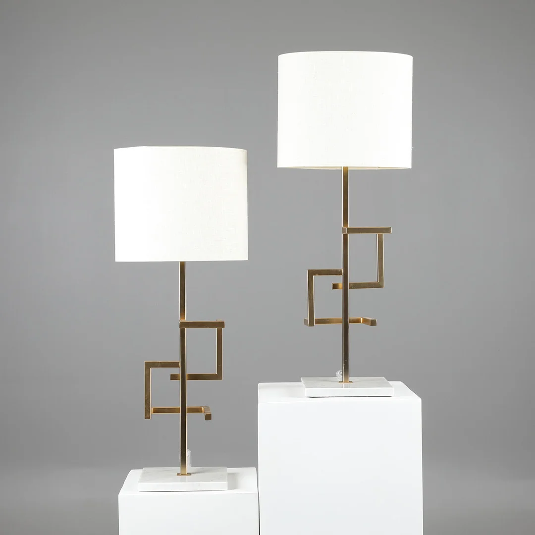 Et par bordlamper af metal og marmor (2). — Table Lamps — Bidstrup Auktioner