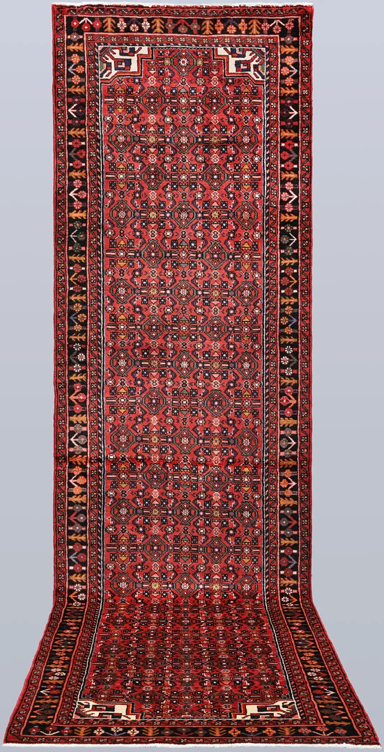 MATTA. Hamadan gallerimodell, 403 x 111 cm. — Oriental Carpets & Textiles — Södermanlands Auktionsverk