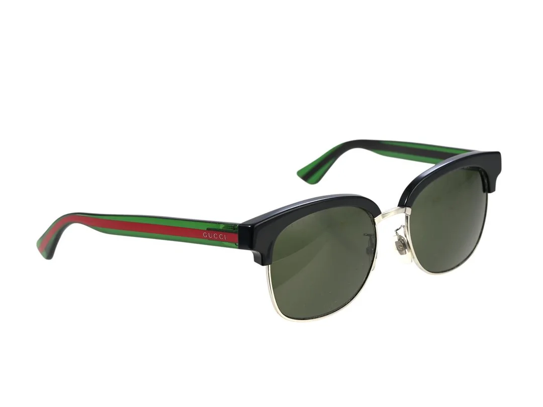 SOLGLASÖGON, GUCCI, GG0006S, 002, 54 18, grön, röda bågar, silverfärgade beslag, mörka glas, bruksslitage. — Accessoarer/Solglasögon — Kaplans