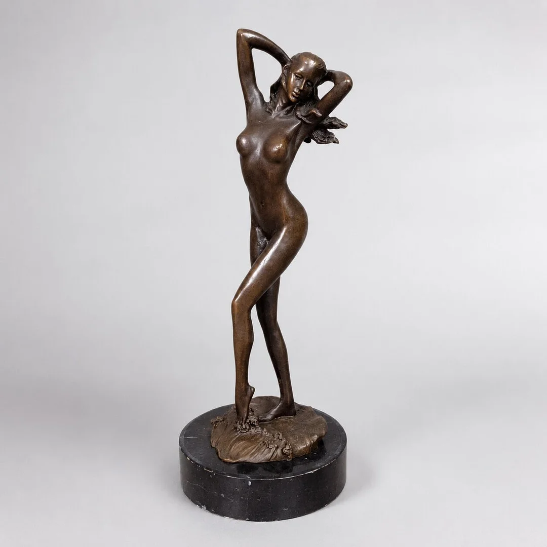 Stehender weiblicher Akt „Erwachen“ - 2. Hälfte 20. Jh., Bronze, dunkelbraun patiniert. — Sculptures & Bronzes — Auktionshaus Blank