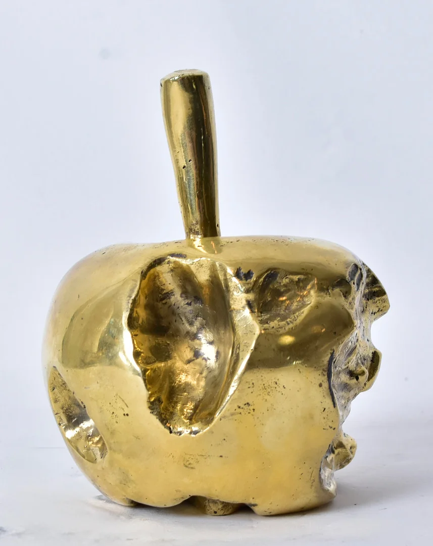 ANDREAS WARGENBRANT. Skulptur, "Forbidden Fruit", guldpatinerad brons. — Sculptures & Bronzes — Halmstads Auktionskammare