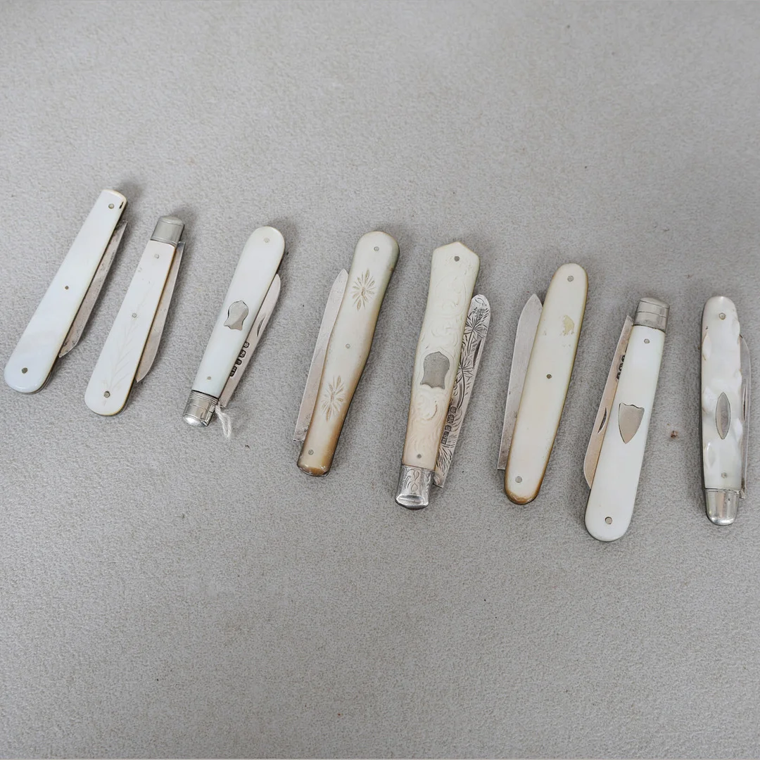 A COLLECTION OF EIGHT MOTHER OF PEARL AND SILVER BLADED FRUIT KNIVES (8). — Silver — Bishop & Miller