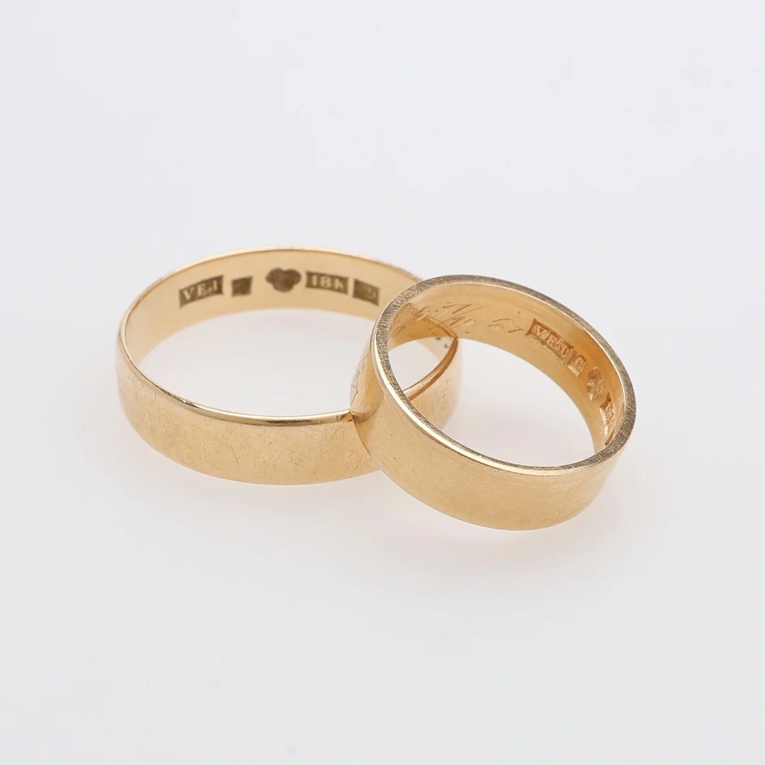 2 ST SLÄTA RINGAR, 18 K guld, totalt 7,3 g. — Rings — Crafoord Auktioner Lund