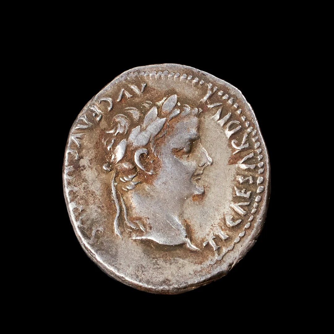 SILVERMYNT, romerskt, Tiberius, denarius präglad 14-37. — Coins & Banknotes — Stockholms Auktionsverk Sickla