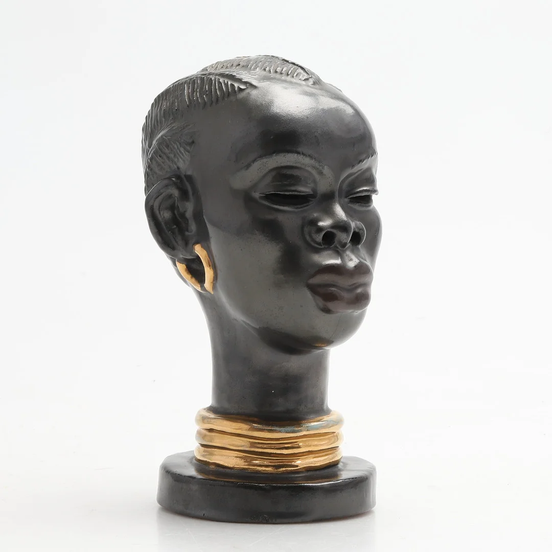 SKULPTUR, lergods, möjligen Margit Izépy, Ungern, ej signerad. — Sculptures & Bronzes — Crafoord Auktioner Malmö