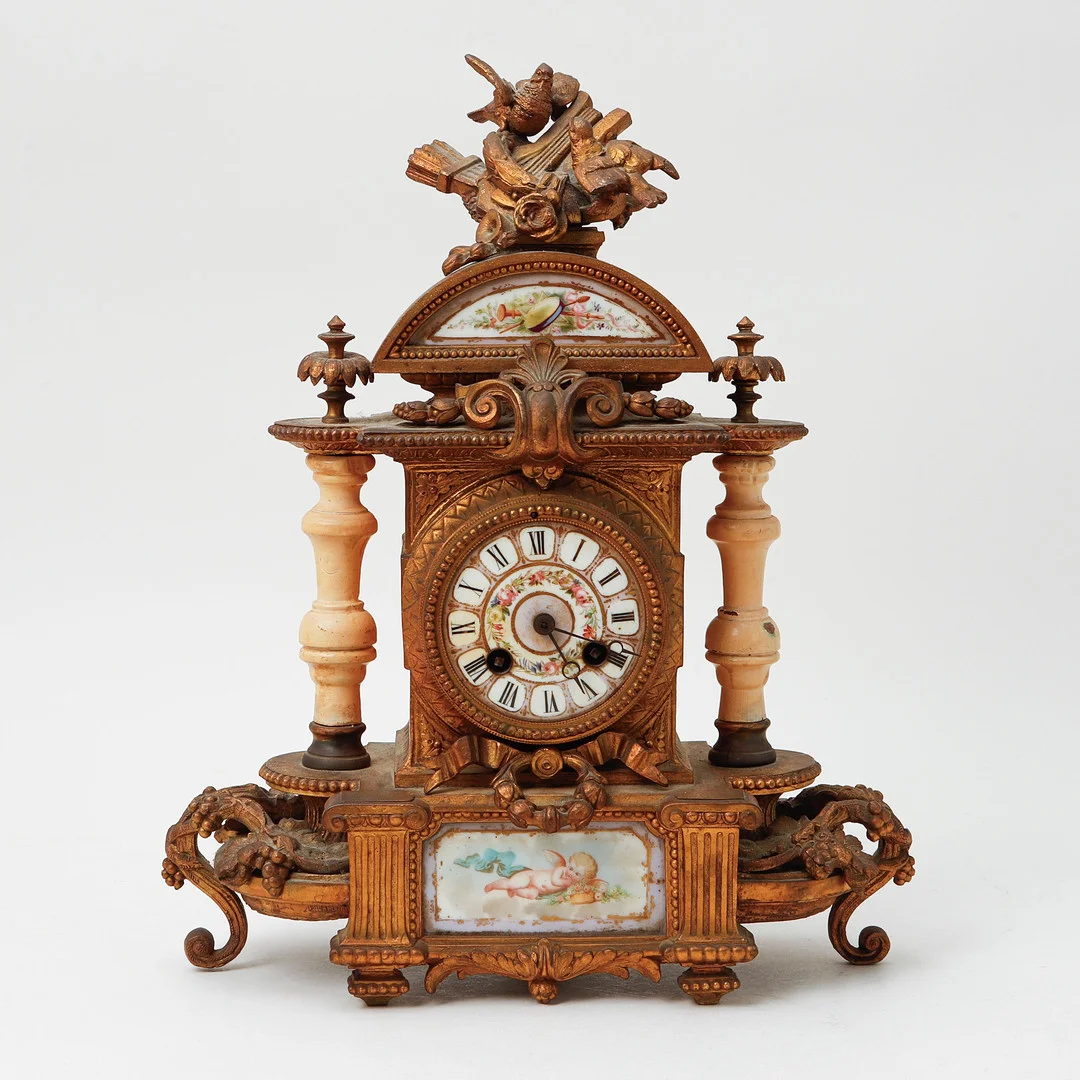 BORDSPENDYL, sent 1800-tal. — Mantel clocks — Göteborgs Auktionsverk