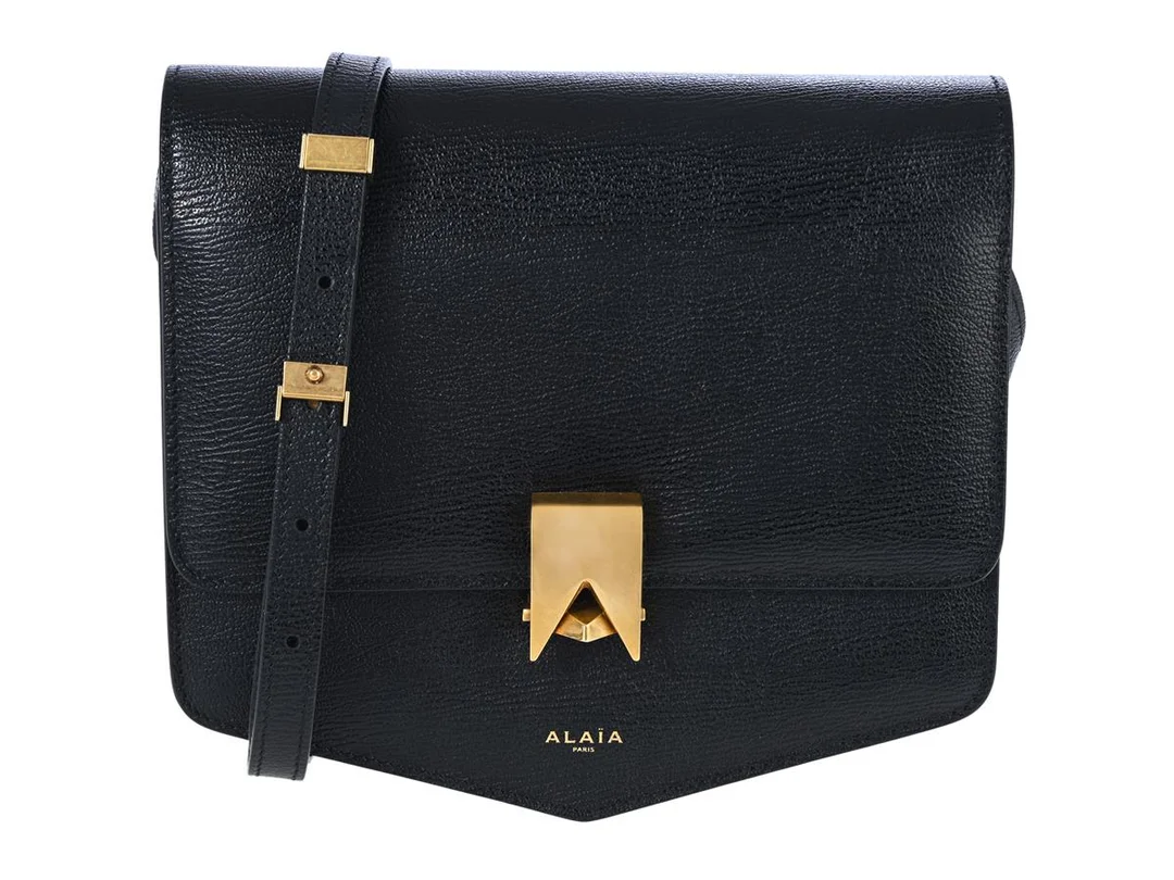 ALAÏA, VÄSKA, Medium Textured Calfskin Le Papa Crossbody, svart kalvskinn, guldfärgade beslag, 21,5x19x8 cm, dustbag. Good Condition. — Accessoarer/Väskor — Kaplans
