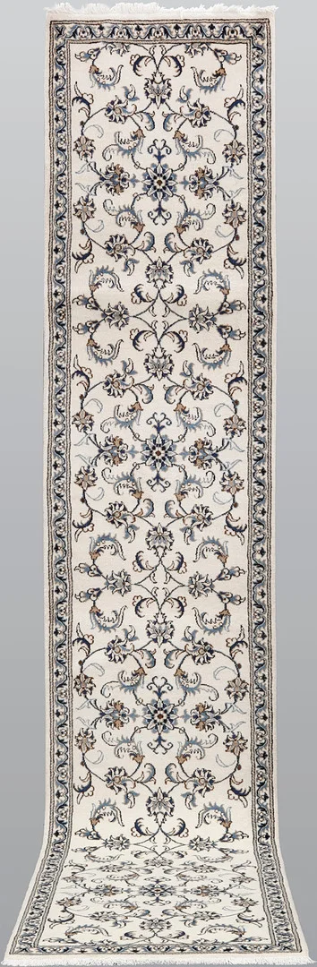 MATTA, "Nain", galleri, 390 x 78 cm. — Oriental Carpets & Textiles — Helsingborgs Auktionskammare