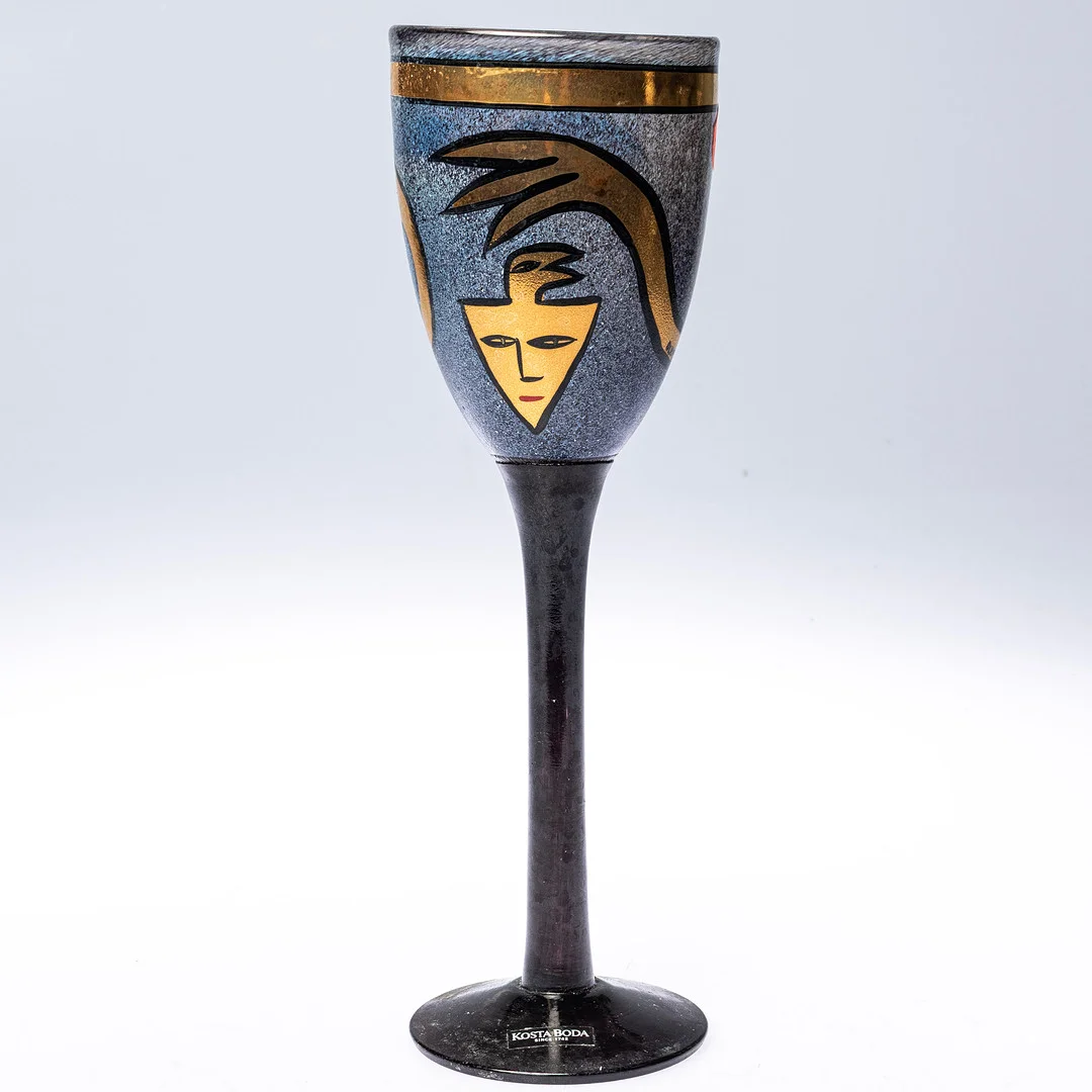 ULRICA HYDMAN-VALLIEN. Pokalglas, "Inka", konstglas, Kosta Boda, signerat. — Art glass — Handelslagret Auktionsservice