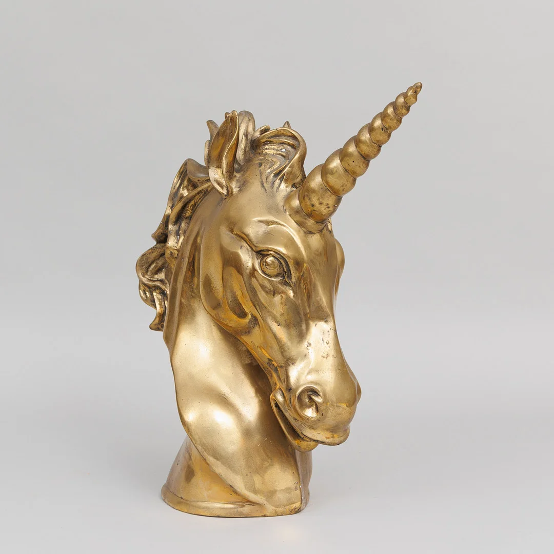 ANDREAS WARGENBRANT. skulptur, mässing, "I'm all yours", brickmärkt samt numrerad 14/50. — Sculptures & Bronzes — Garpenhus Auktioner