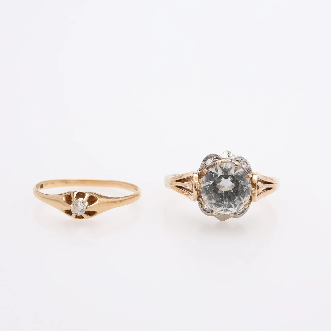 RINGAR, 2ST, 18 k guld med briljantslipad bergkristall och liten åttkantslipad diamant om ca 0,05 ct, totalt 2,4 +0,9 g. g. — Rings — Crafoord Auktioner Lund