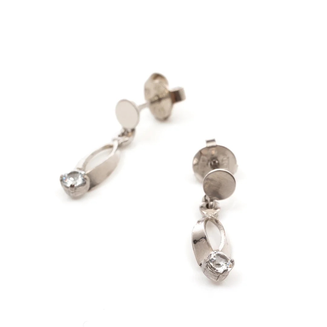 ÖRHÄNGEN, 18K vitguld, Cubic zirkoner. — Earrings — Garpenhus Auktioner
