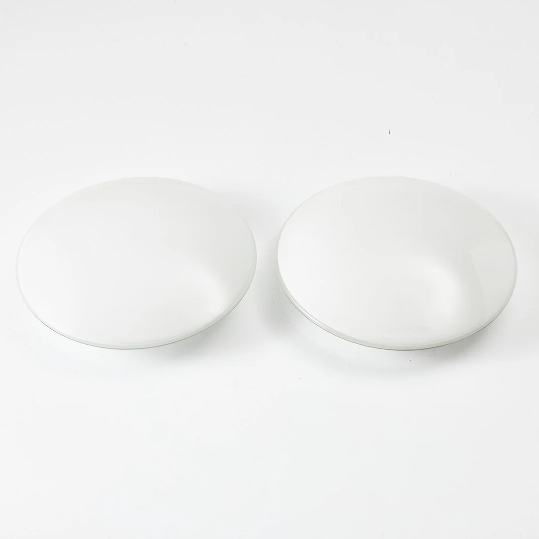 ARNE JACOBSEN. Väggarmaturer 1 par, "AJ Eklinta" kupor av glas. — Wall Lights — Stockholms Auktionsverk Magasin 5
