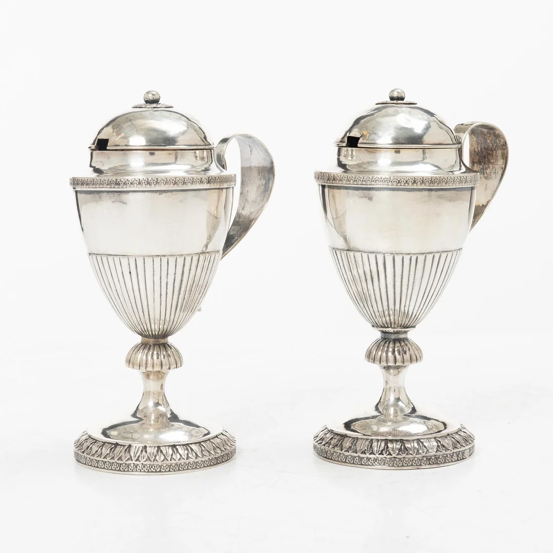 Magnus Fryberg, sockerskålar med fällock, ett par, silver, (verksam 1817-1834 (41)) Jönköping. Empire. — Silver/Övrigt — Bukowskis