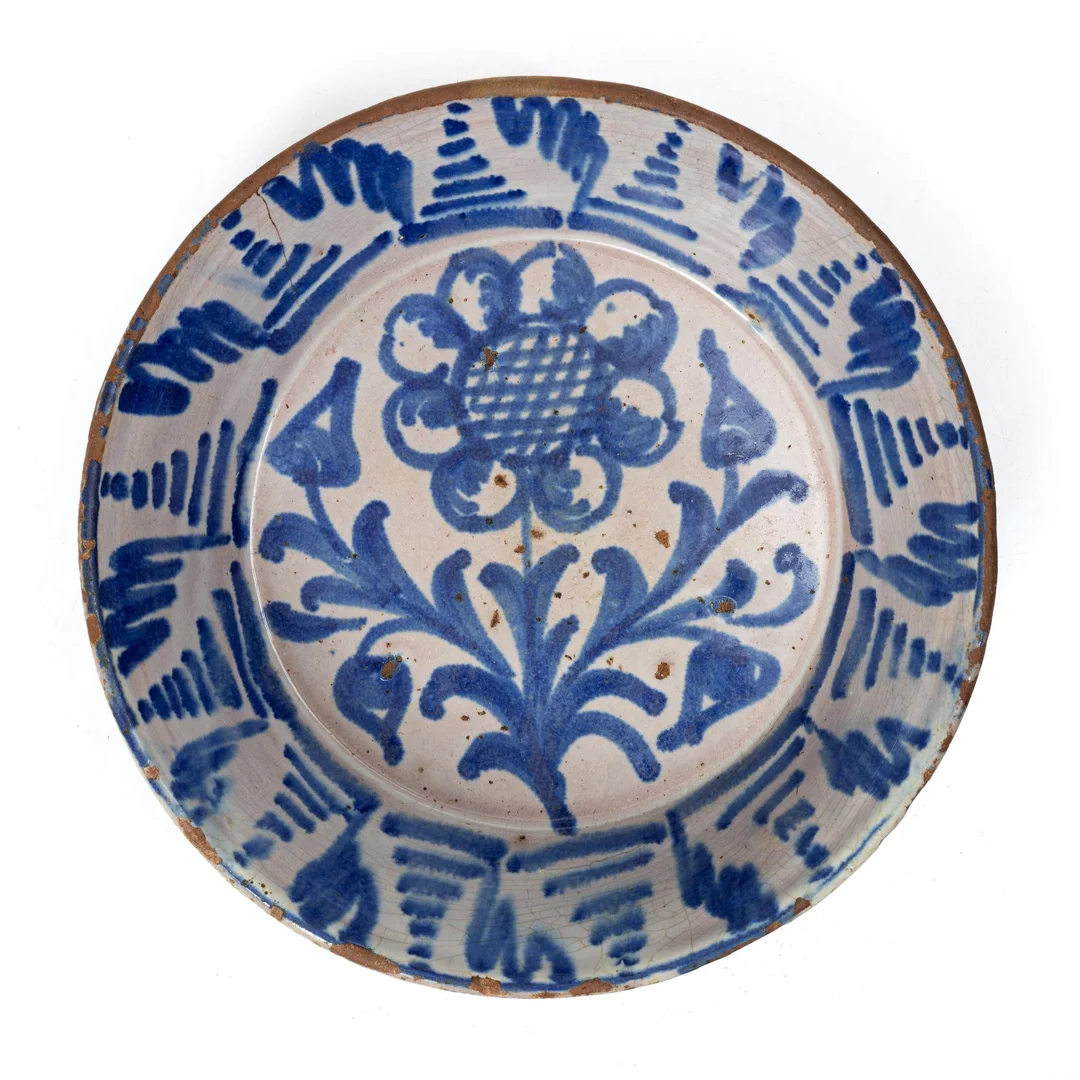 Skål, fajans, Spanien, 1800-tal. — Keramik & Porslin/Europeiskt — Bukowskis