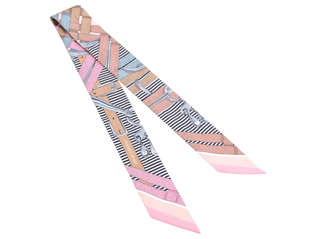 HERMÈS, SCARF, Twilly, 100% siden, 85x5 cm, rosa, svart, brun, grå, originalask. Excellent Condition. — Accessoarer/Scarves — Kaplans