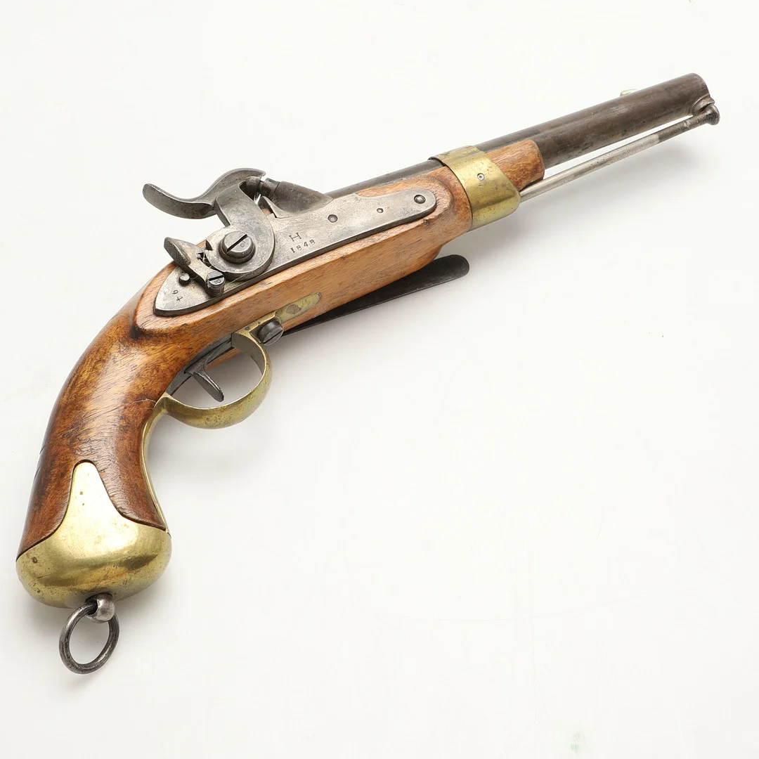 SLAGLÅSPISTOL, svensk, modell m/1845 för flottan, Husqvarna faktori 1848. — Guns & Rifles — Crafoord Auktioner Malmö