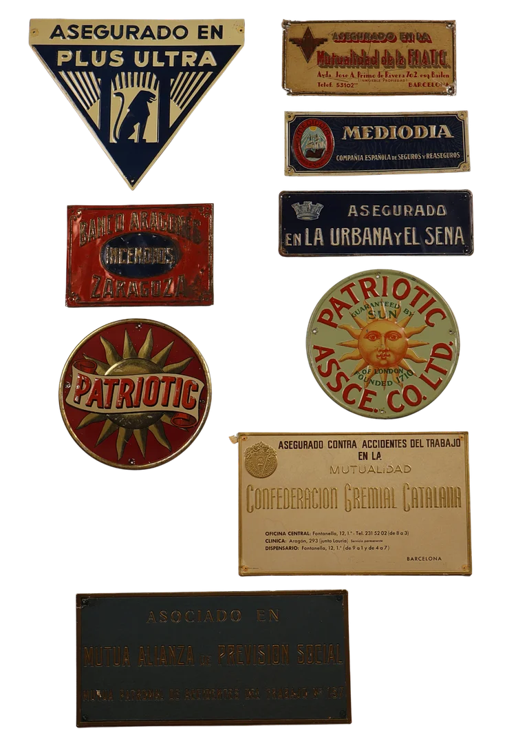 Patriotic y otros. 9 placas publicitarias en hojalata estampada, litografiada y pintada. — Other collectables — Barcelona Auctions