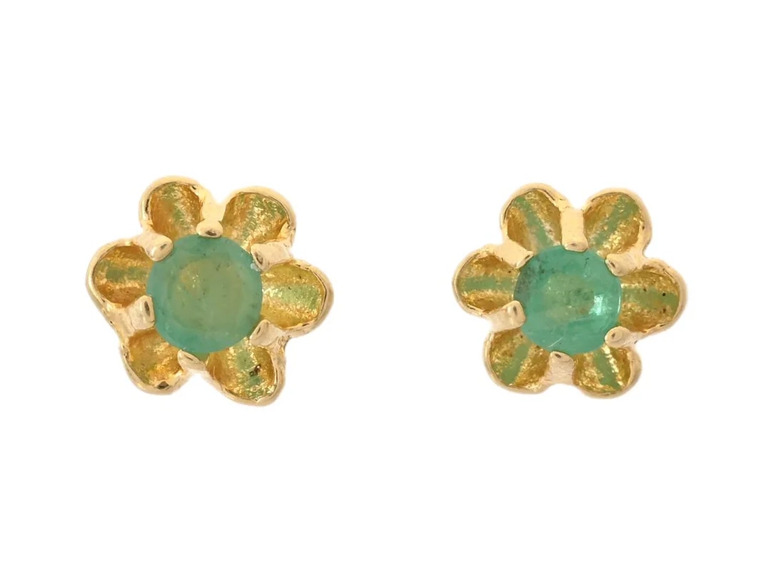 ÖRHÄNGEN, 18K guld, smaragder, diameter 5 mm, stift, vikt ca 1,0 g. — Smycken/Örhängen — Kaplans