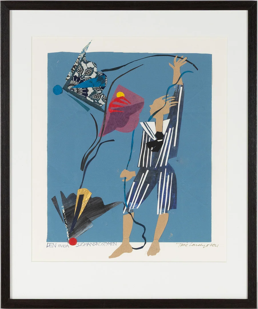 TONIE LEWENHAUPT (FÖDD 1937). "Den eviga sjömanskostymen", collage, signerad och daterad 2021. Från slutet av 1800-talet fram till 1930-talet var sjömanskostymen i blåvitrandigt kadettyg och fyrkantig krage med slipsknut, otroligt populär för såväl pojkar som flickor. — Other — Stockholms Auktionsverk Helsingborg