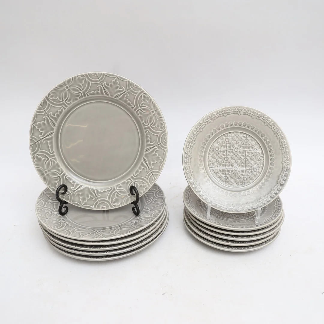 BORDALLO PINHEIRO. Servisdelar, Portugal, Rua nova, grå med reliefmönster. — Tableware — Falun Auktionsbyrå