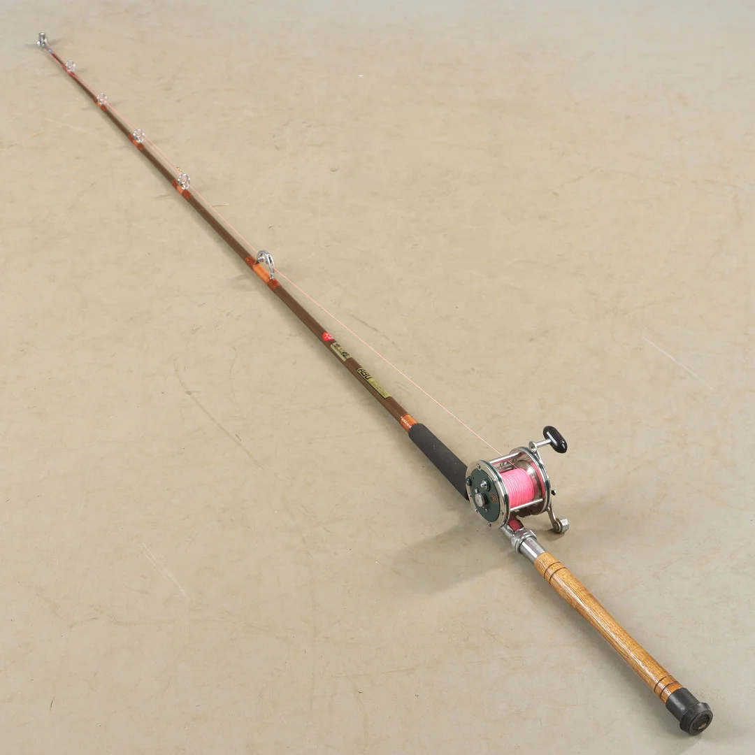 FISKESPÖ MED RULLE, Fladen/Abu, 1500, 1900-talets senare del. — Fishing equipment — Helsingborgs Auktionskammare