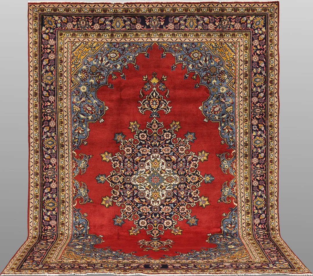 MATTA, Saruk, cirka 314 x 220 cm. — Persian Carpets & Textiles — RA Auktionsverket Norrköping