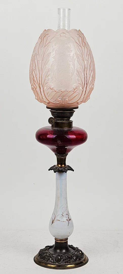 BORDSFOTOGENLAMPA, glas och metall, Kosmos brenner, omkring år 1900. — Table Lamps — Auktionshuset Thörner & Ek