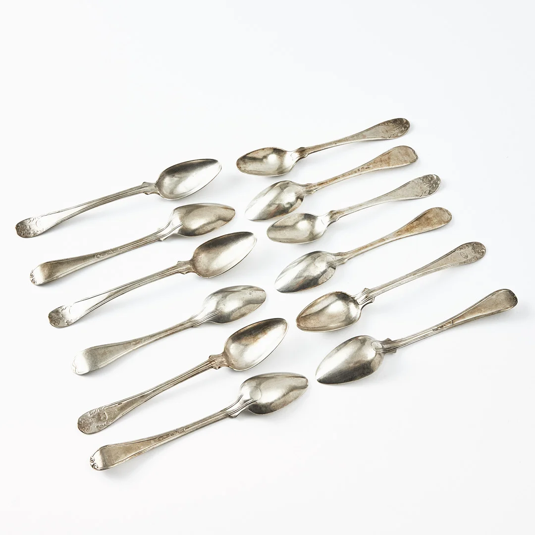 GLASSKEDAR, 12 stycken, snarlika, silver, av Anders Theodor Barkman, Varberg 1847., m fl. Gammalfransk modell. — Silver — Stockholms Auktionsverk Magasin 5