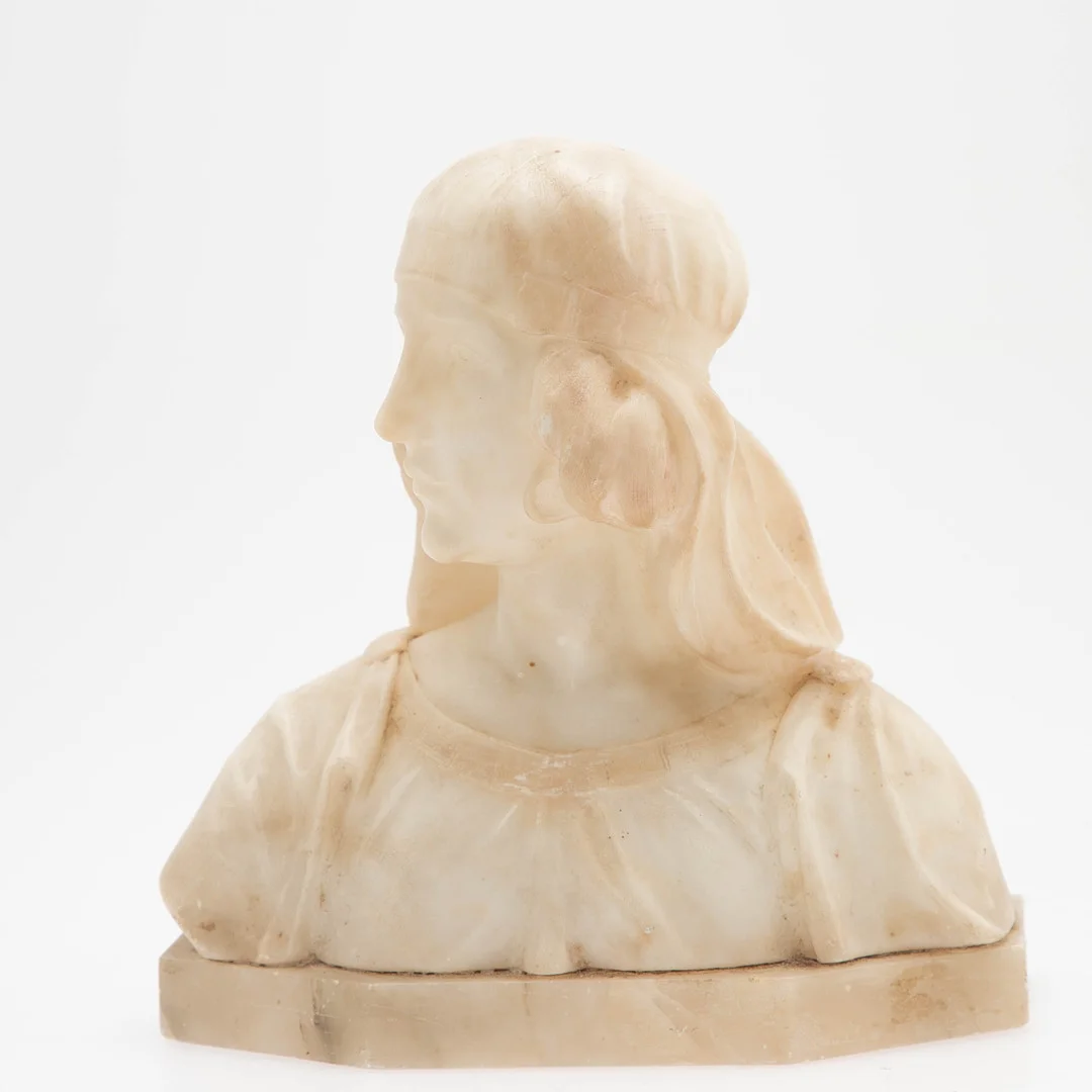 Büste einer jungen Frau mit Schleier, Alabaster, wohl Italien, um 1910/20. — Sculptures & Bronzes — Stockholms Auktionsverk Hamburg