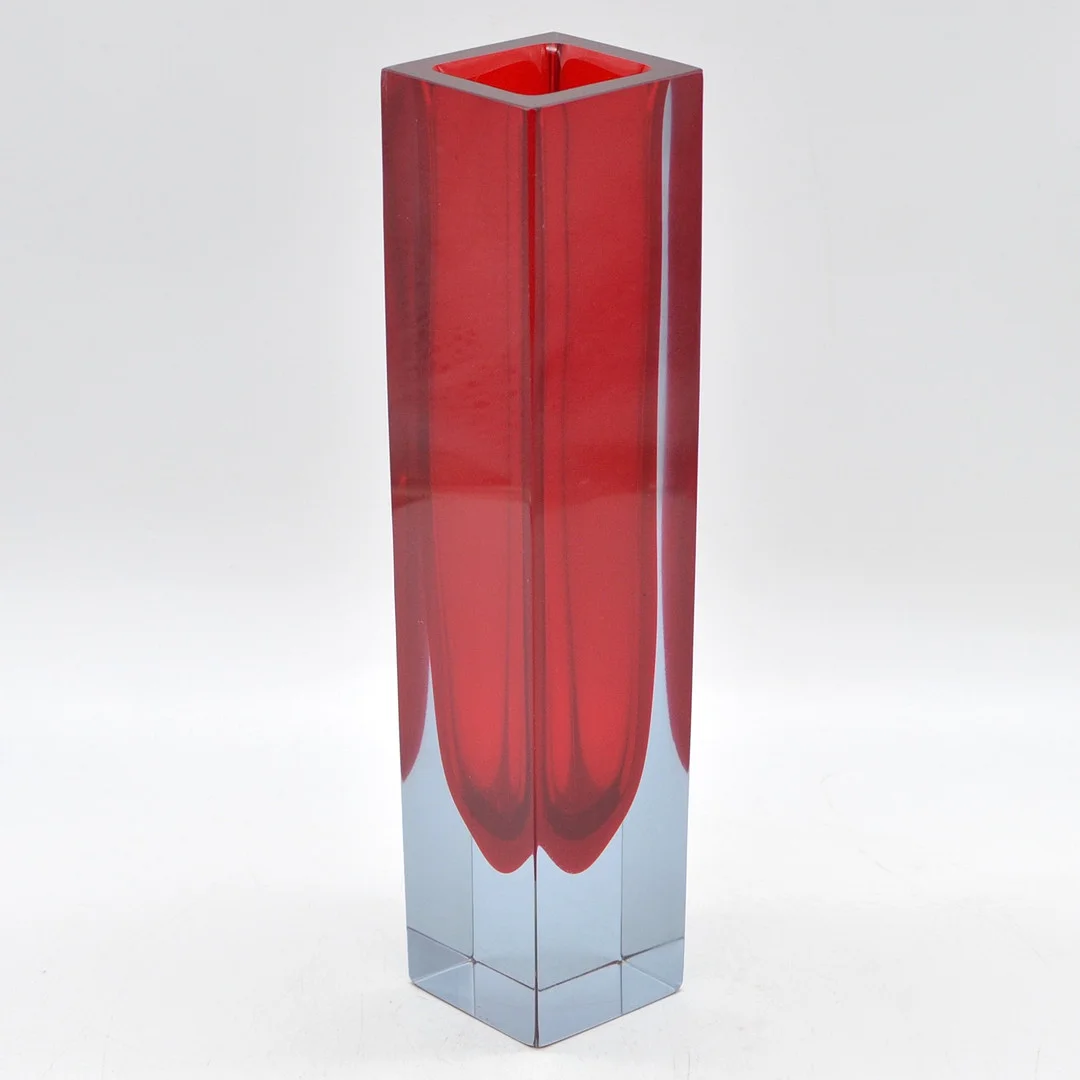 ALESSANDRO MANDRUZZATO. MURANO DESIGNERVASE, STUDIOGLAS, BLOCK-FORM, SOMMERSO, ITALIEN, UM 1960. — Art glass — Kunst- und Auktionshaus Kleinhenz