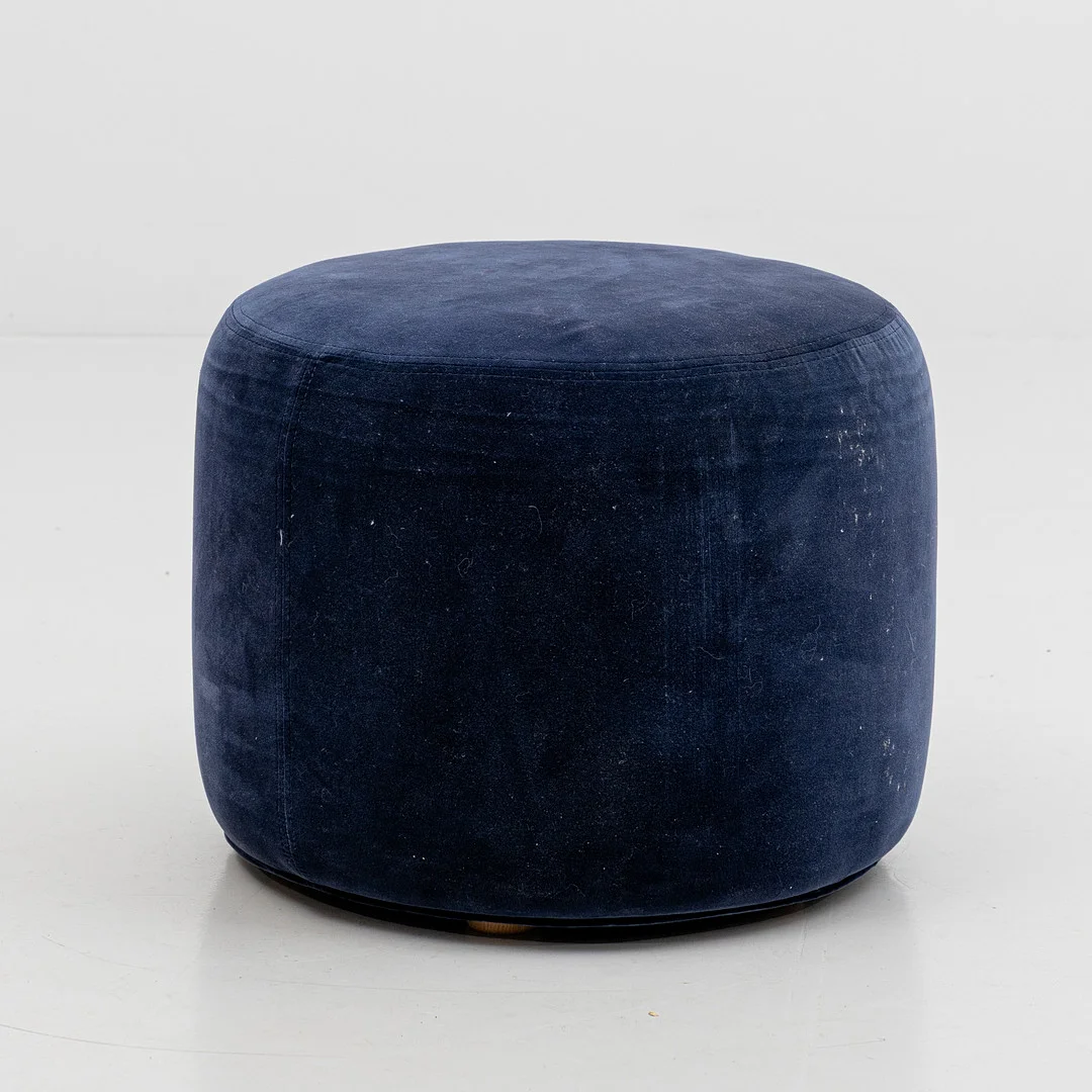 OLA WIHLBORG. Pall, sammet, ur kollektionen "IKEA Stockholm 2017". — Armchairs & Chairs — Auktionshuset Kolonn