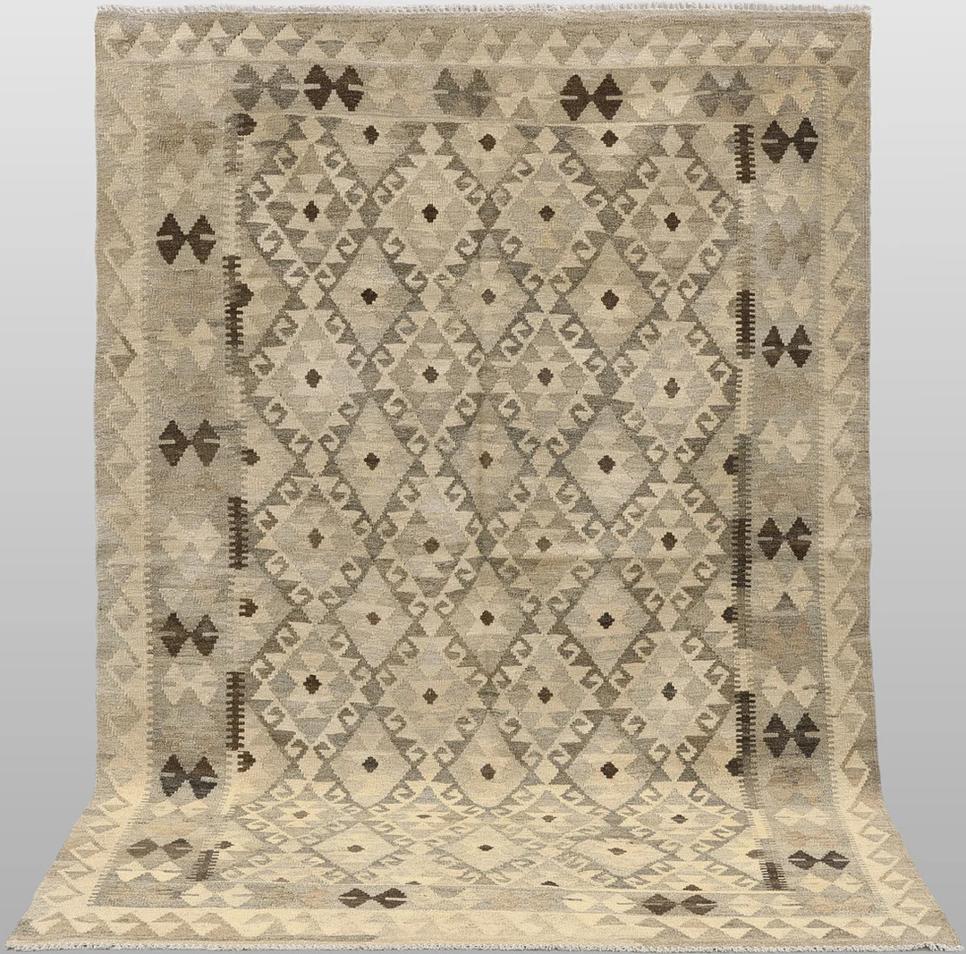 MATTA. Kelim naturfärgad, 243 x 160 cm. — Oriental Carpets & Textiles — Södermanlands Auktionsverk