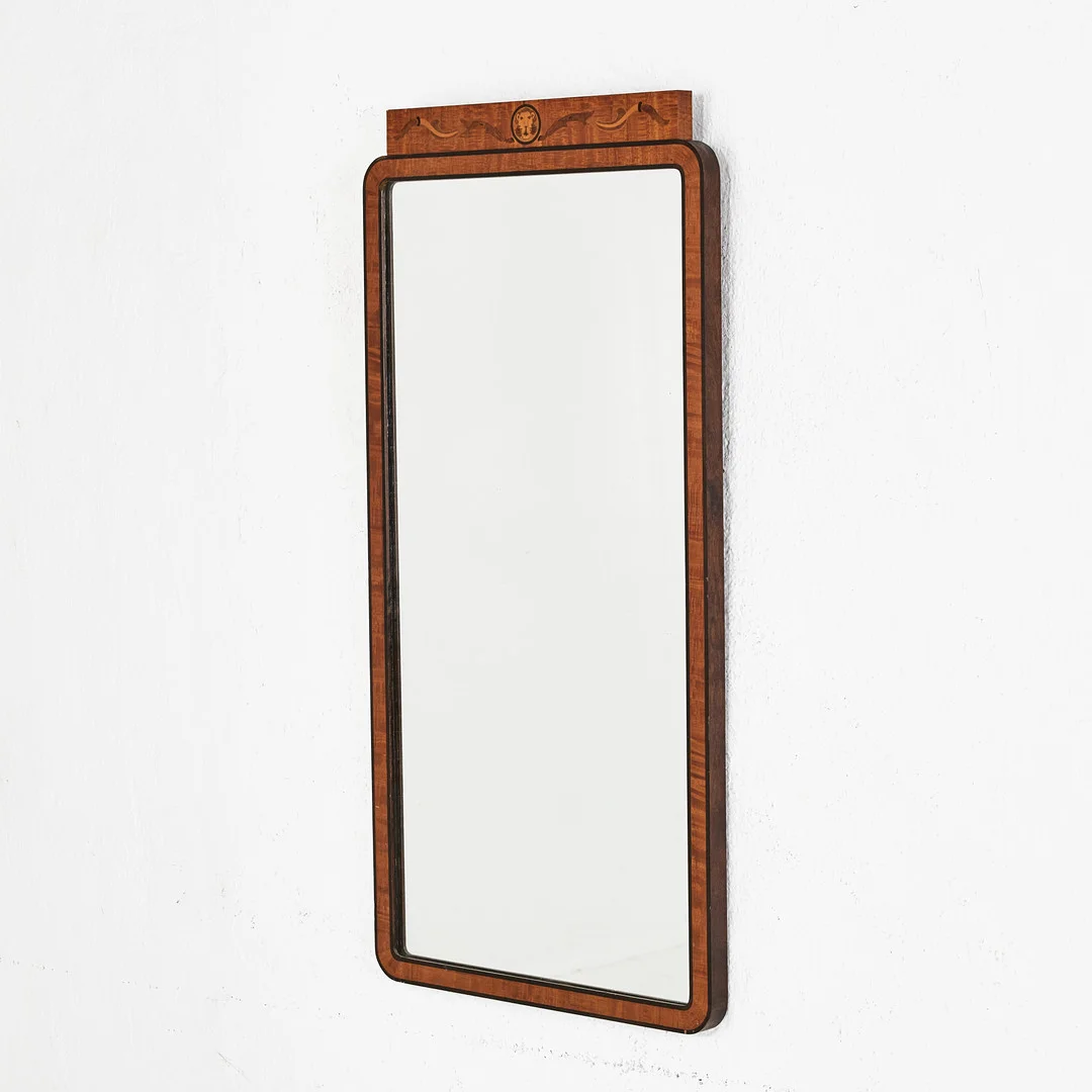 SPEGEL, 1900-talets första hälft, Swedish Grace, fanérad ram, krönet med intarsiadekor av lejon. — Mirrors — Stockholms Auktionsverk Magasin 5