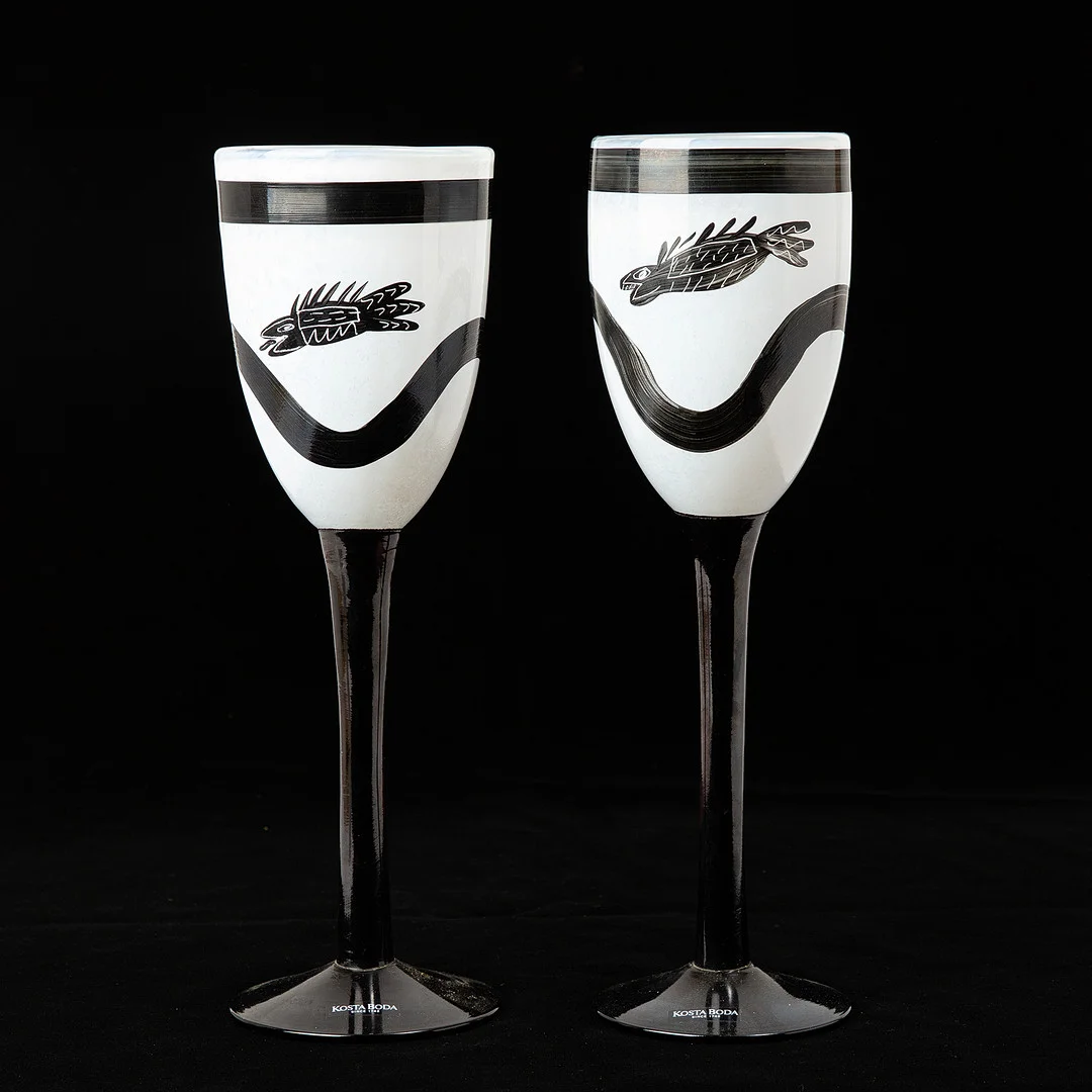 ULRICA HYDMAN-VALLIEN. Vinglas, 2 st, "Caramba", Kosta Boda, signerade. — Art glass — Stockholms Auktionsverk Göteborg