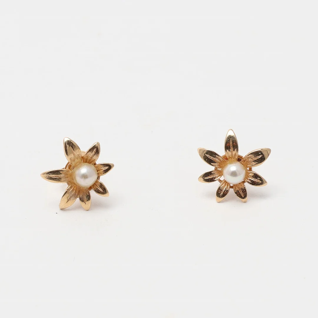 ÖRHÄNGEN, ett par, guld 18K och pärlor. — Earrings — Uppsala Auktionskammare